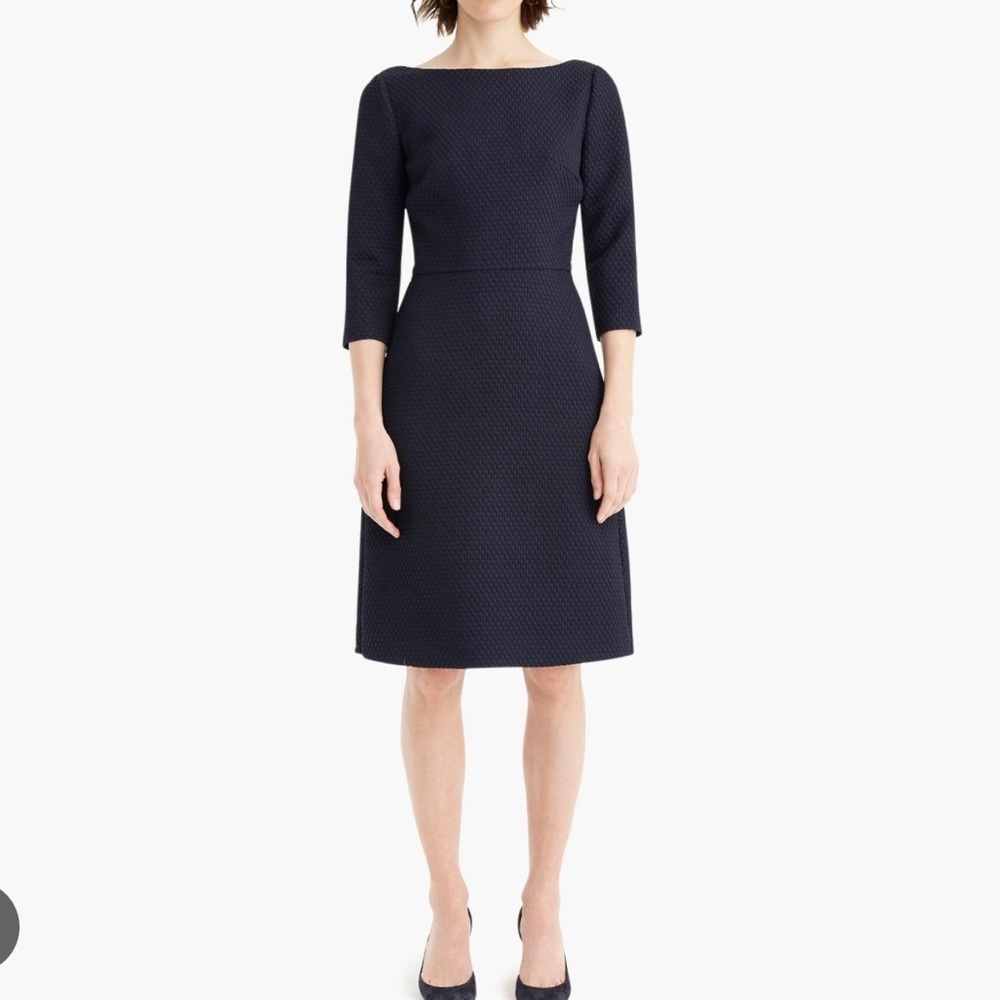 Boatneck sheath dress in matelassé sz 0